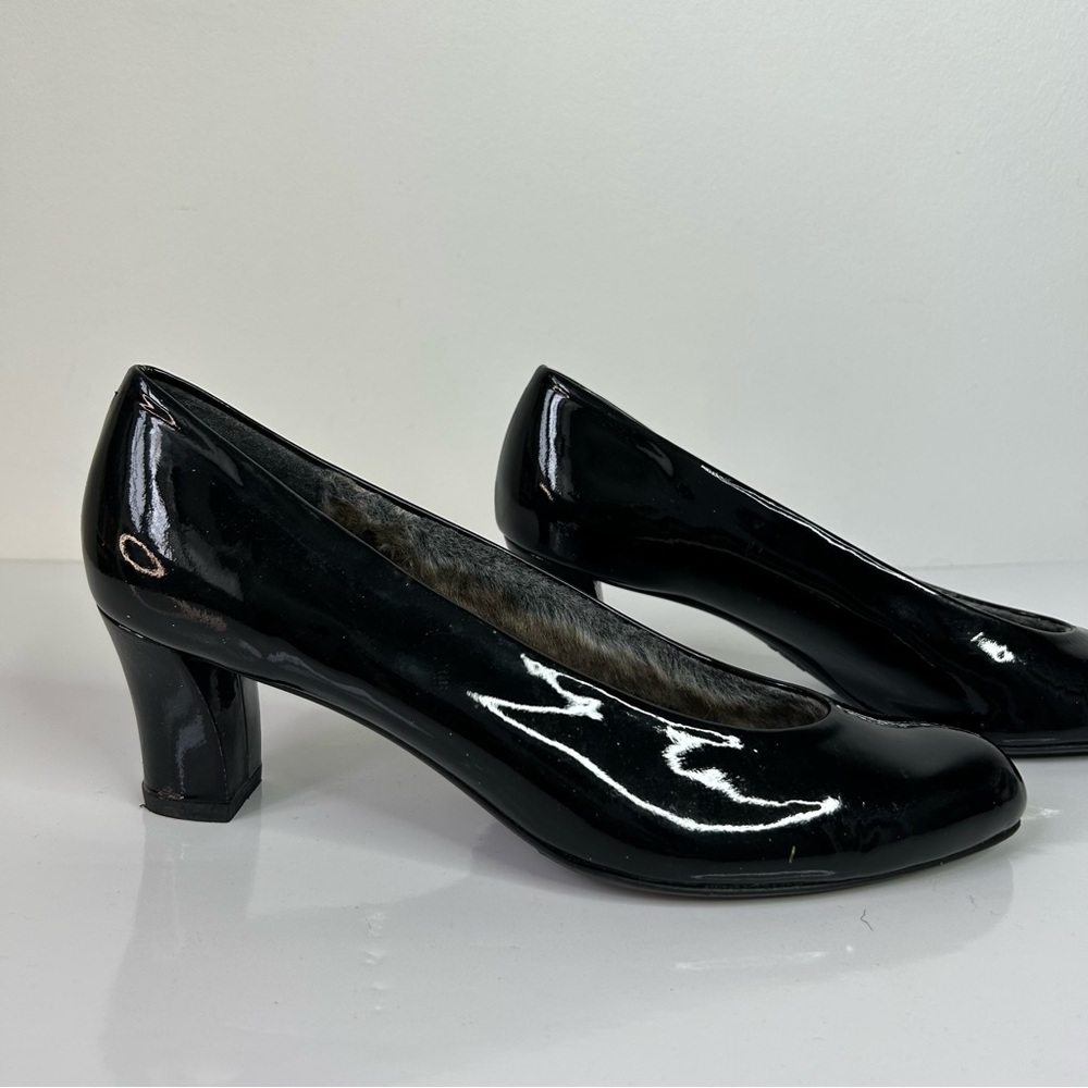 Stuart Weitzman Patent Leather w Fur lining Pumps Size 9 Narrow